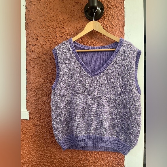 Women’s Purple/Lavender Ombre Knit V-Neck Sweater Vest- Unsized - Picture 3 of 4